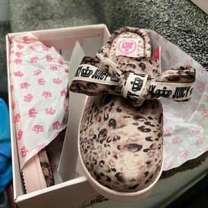 Juicy couture slippers size 8